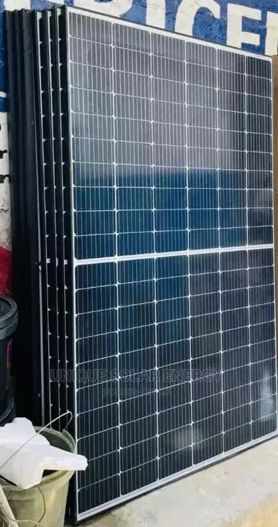 Voorbeeld van een Canadian Solar polykristallijn zonnepaneel