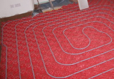 Vloerverwarming gebruiken in een oudere woning op hybride warmtepomp