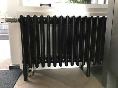 Zwarte kolomradiator