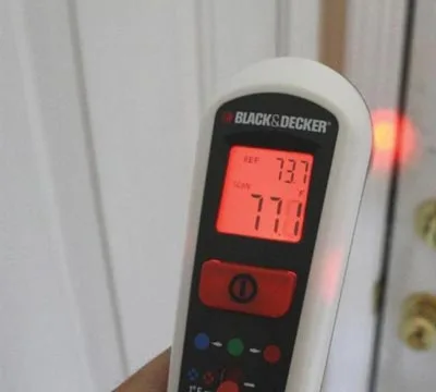 Tocht in huis meten met een digitale warmteverliesmeter